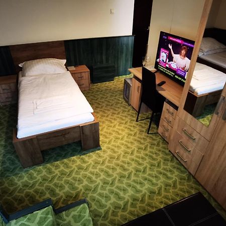Komplex -Rendezvenytermek-Panzio-Apartman-Irodak- 马泰绍尔考 外观 照片
