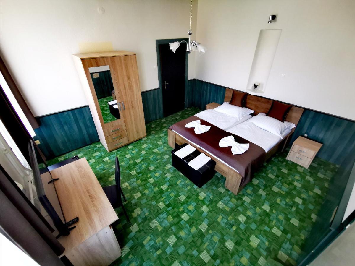 Komplex -Rendezvenytermek-Panzio-Apartman-Irodak- 马泰绍尔考 外观 照片