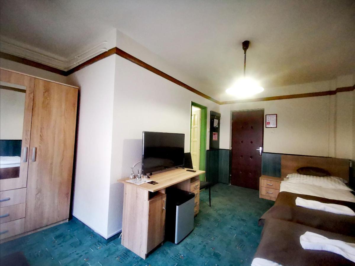 Komplex -Rendezvenytermek-Panzio-Apartman-Irodak- 马泰绍尔考 外观 照片
