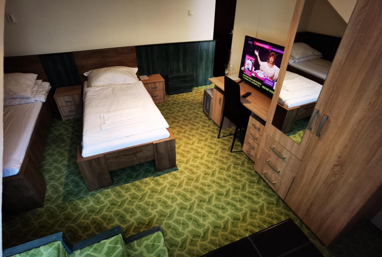 Komplex -Rendezvenytermek-Panzio-Apartman-Irodak- 马泰绍尔考 外观 照片
