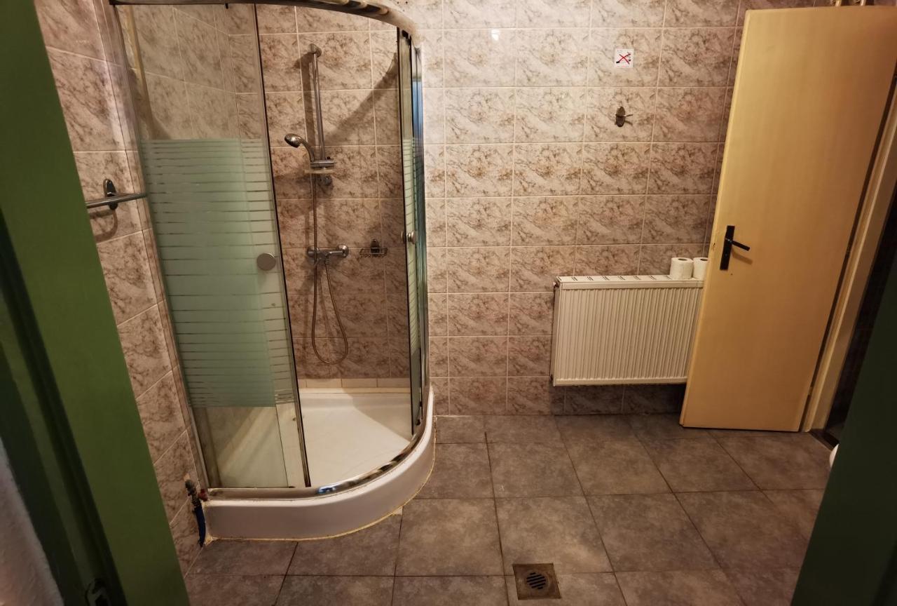 Komplex -Rendezvenytermek-Panzio-Apartman-Irodak- 马泰绍尔考 外观 照片