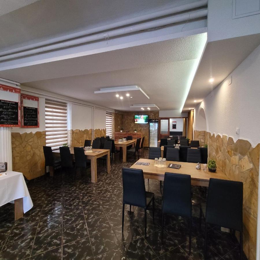 Komplex -Rendezvenytermek-Panzio-Apartman-Irodak- 马泰绍尔考 外观 照片